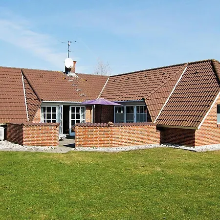 Stunning Home In Blavand With Sauna *